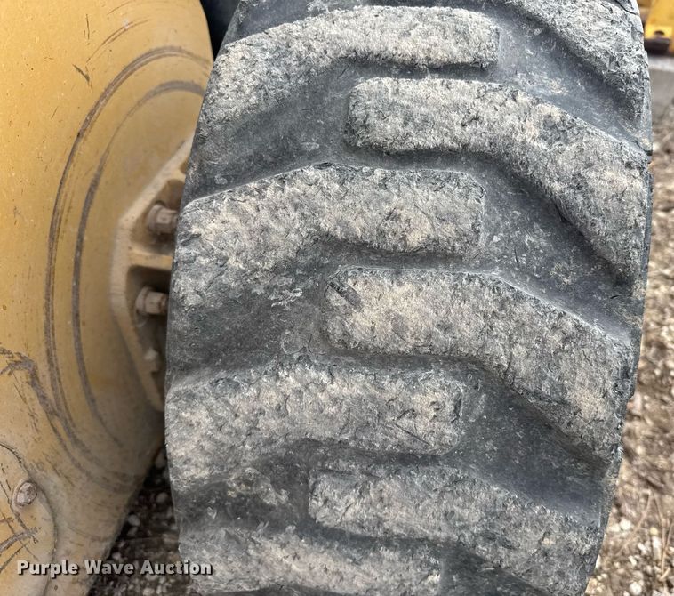 image for item EG6211 2002 Caterpillar 236 skid steer loader