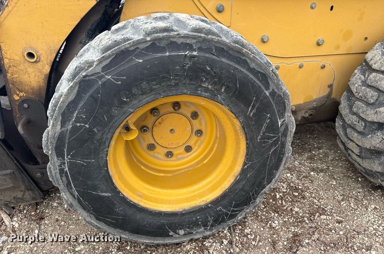 image for item EG6211 2002 Caterpillar 236 skid steer loader