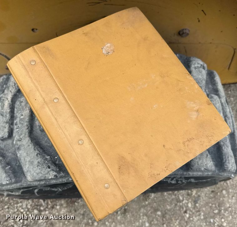 image for item EG6211 2002 Caterpillar 236 skid steer loader