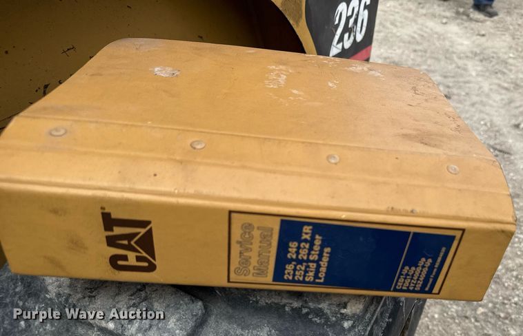 image for item EG6211 2002 Caterpillar 236 skid steer loader