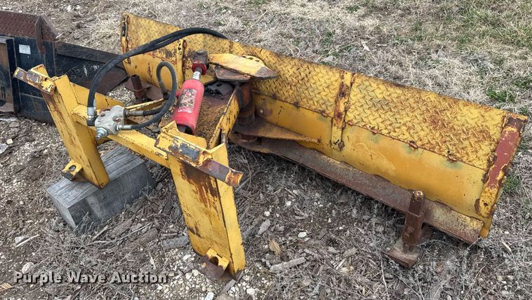 image for item EG6211 2002 Caterpillar 236 skid steer loader