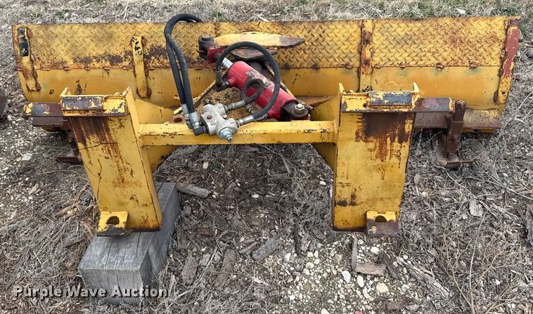 image for item EG6211 2002 Caterpillar 236 skid steer loader