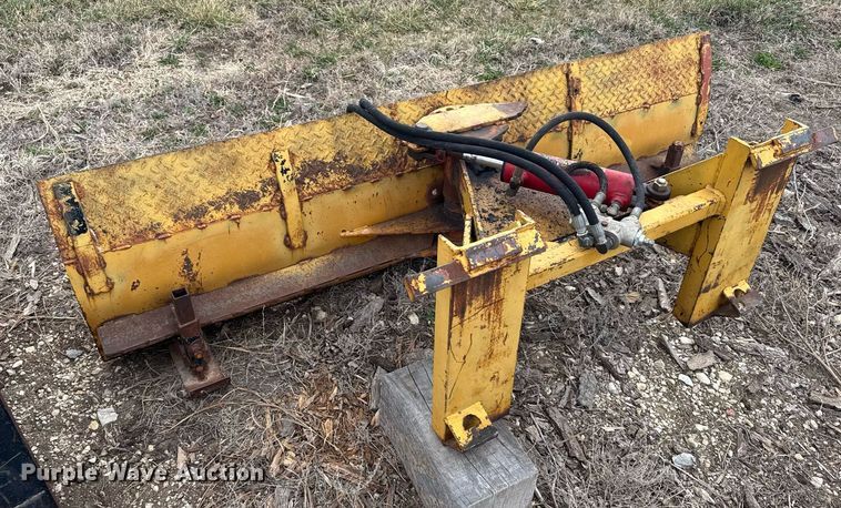 image for item EG6211 2002 Caterpillar 236 skid steer loader