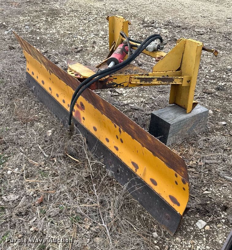 image for item EG6211 2002 Caterpillar 236 skid steer loader