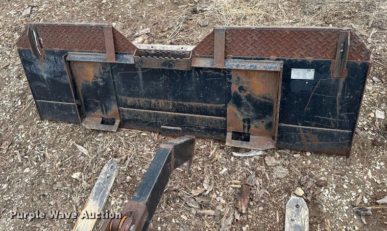 image for item EG6211 2002 Caterpillar 236 skid steer loader