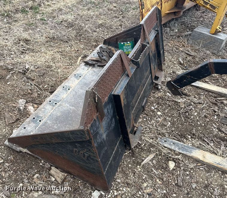 image for item EG6211 2002 Caterpillar 236 skid steer loader