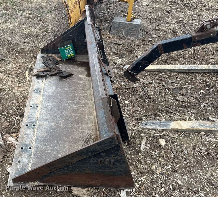 image for item EG6211 2002 Caterpillar 236 skid steer loader