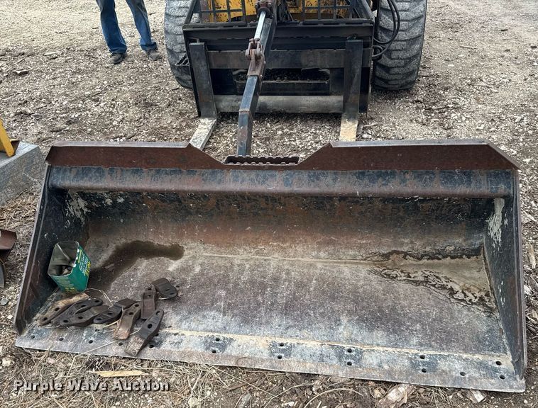 image for item EG6211 2002 Caterpillar 236 skid steer loader