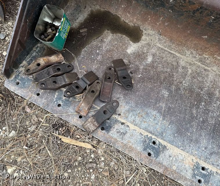 image for item EG6211 2002 Caterpillar 236 skid steer loader