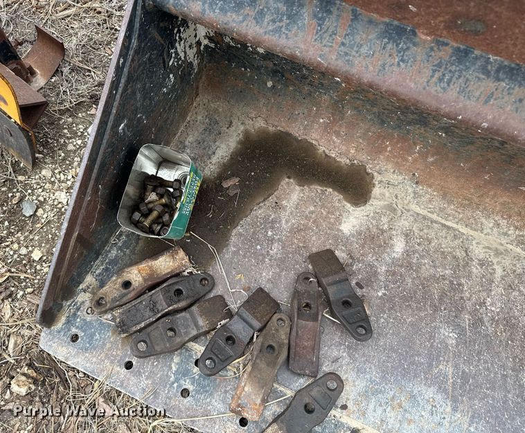 image for item EG6211 2002 Caterpillar 236 skid steer loader