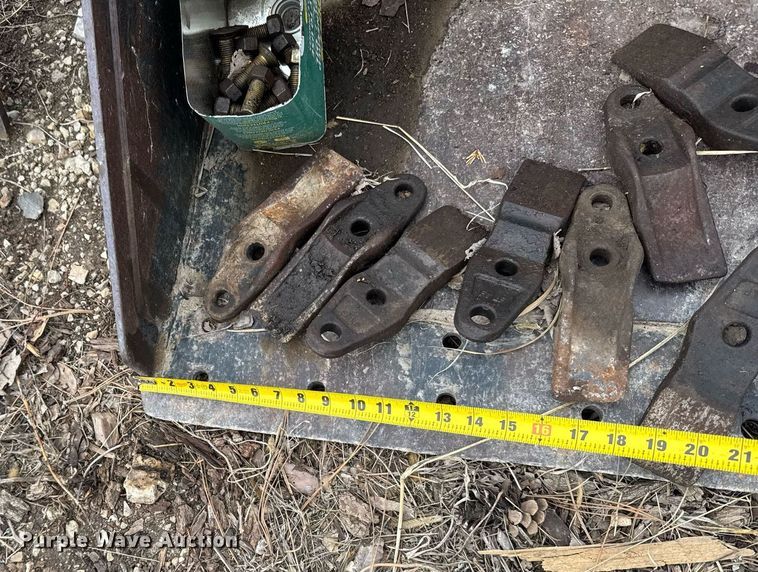 image for item EG6211 2002 Caterpillar 236 skid steer loader