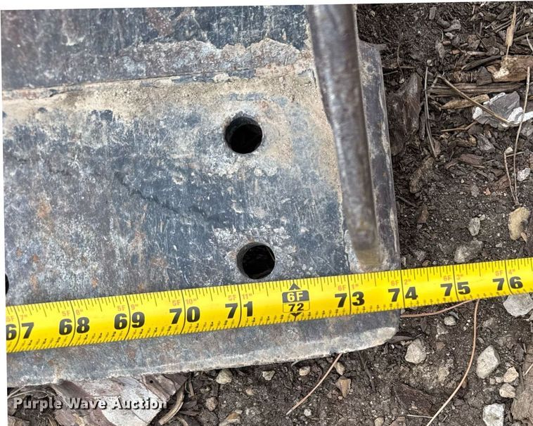 image for item EG6211 2002 Caterpillar 236 skid steer loader