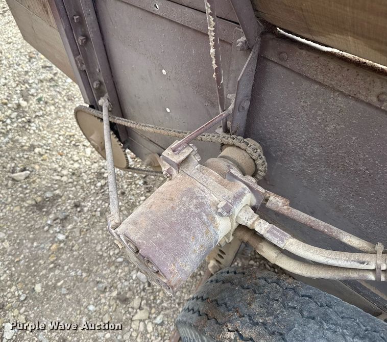 image for item EG6218 Live bottom trailer