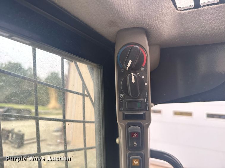 image for item EG6269 2013 Case SV300 skid steer loader