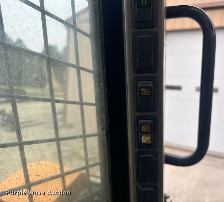 image for item EG6269 2013 Case SV300 skid steer loader