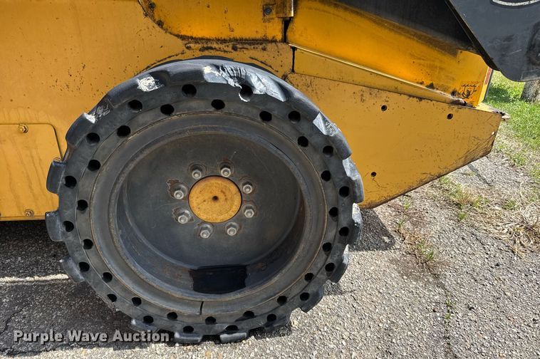 image for item EG6277 John Deere 326D skid steer loader