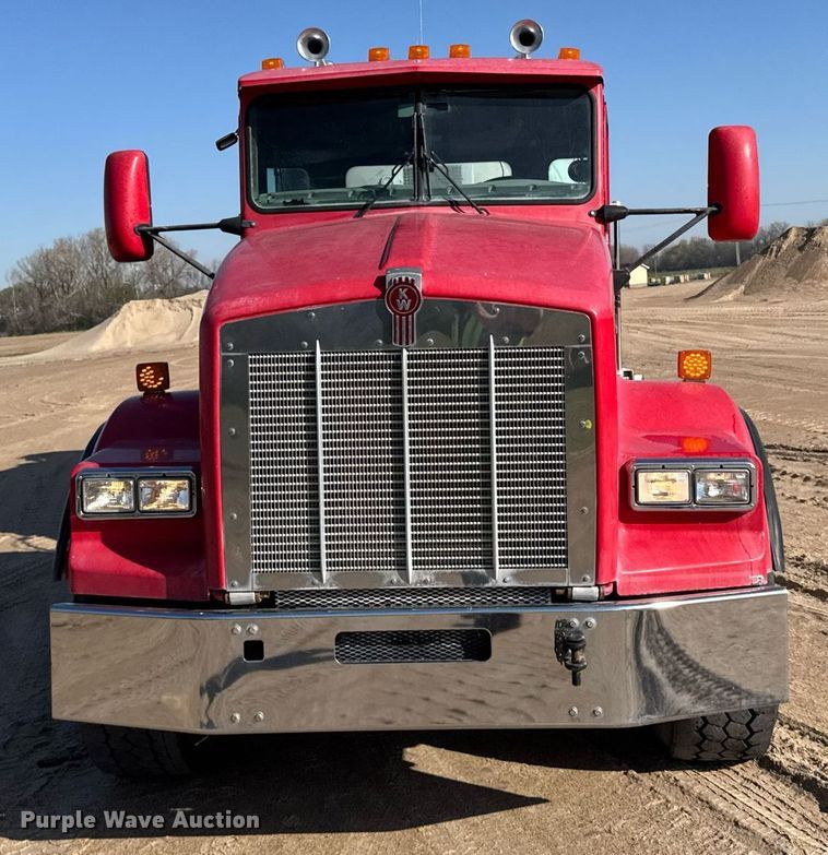 image for item EG6319 2001 Kenworth T800 ready mix truck