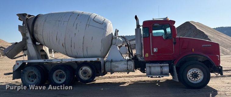 image for item EG6319 2001 Kenworth T800 ready mix truck
