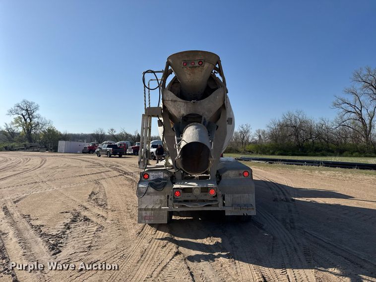 image for item EG6319 2001 Kenworth T800 ready mix truck