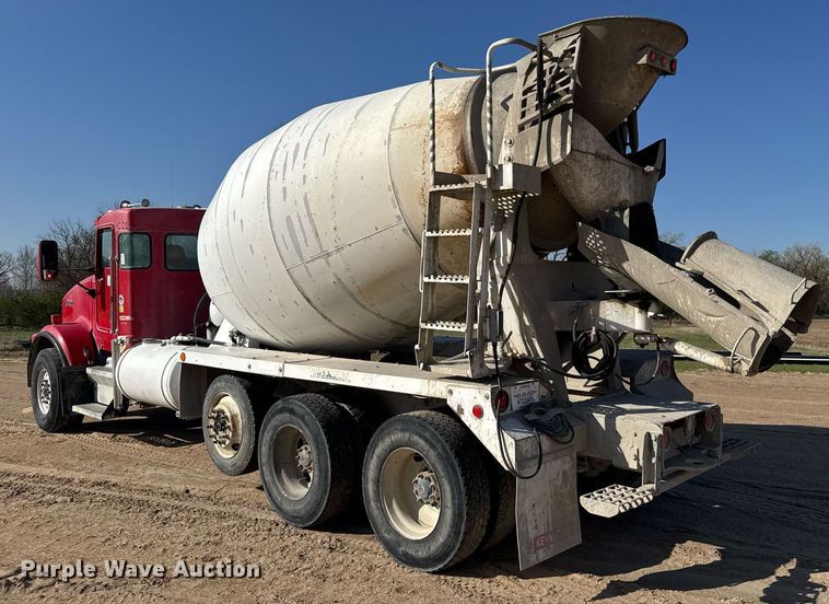 image for item EG6319 2001 Kenworth T800 ready mix truck