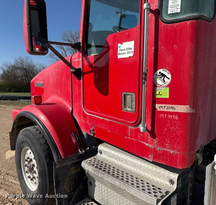 image for item EG6319 2001 Kenworth T800 ready mix truck