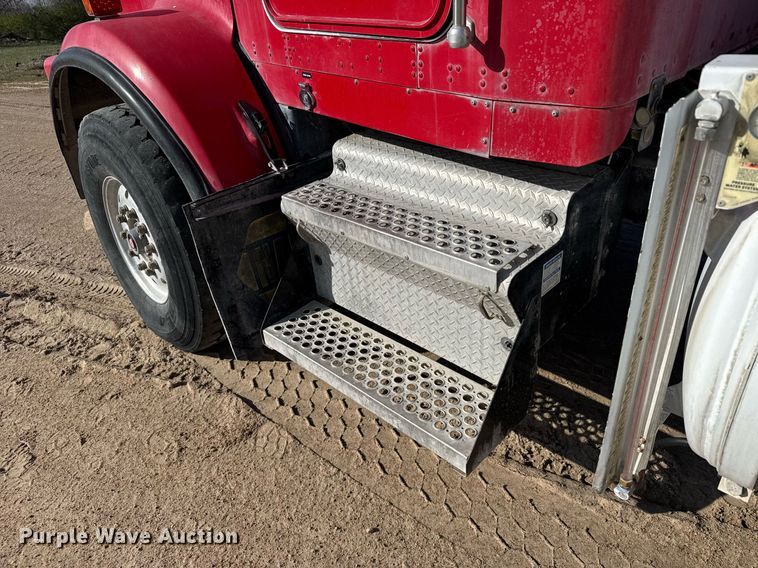 image for item EG6319 2001 Kenworth T800 ready mix truck