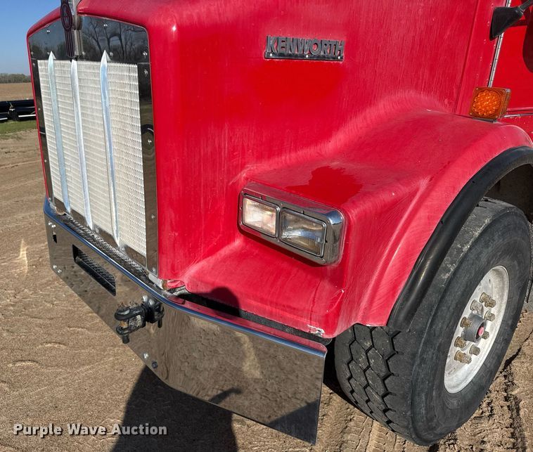 image for item EG6319 2001 Kenworth T800 ready mix truck