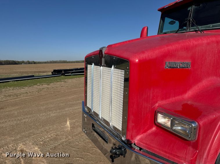 image for item EG6319 2001 Kenworth T800 ready mix truck