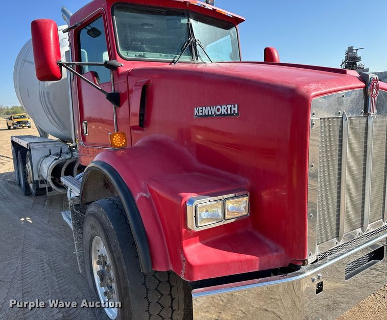 image for item EG6319 2001 Kenworth T800 ready mix truck