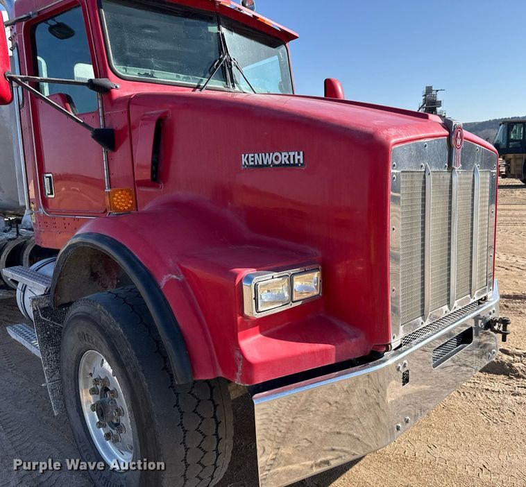 image for item EG6319 2001 Kenworth T800 ready mix truck