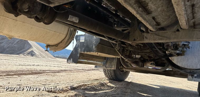 image for item EG6319 2001 Kenworth T800 ready mix truck