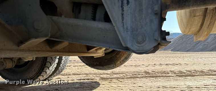 image for item EG6319 2001 Kenworth T800 ready mix truck