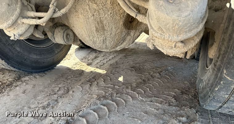 image for item EG6319 2001 Kenworth T800 ready mix truck