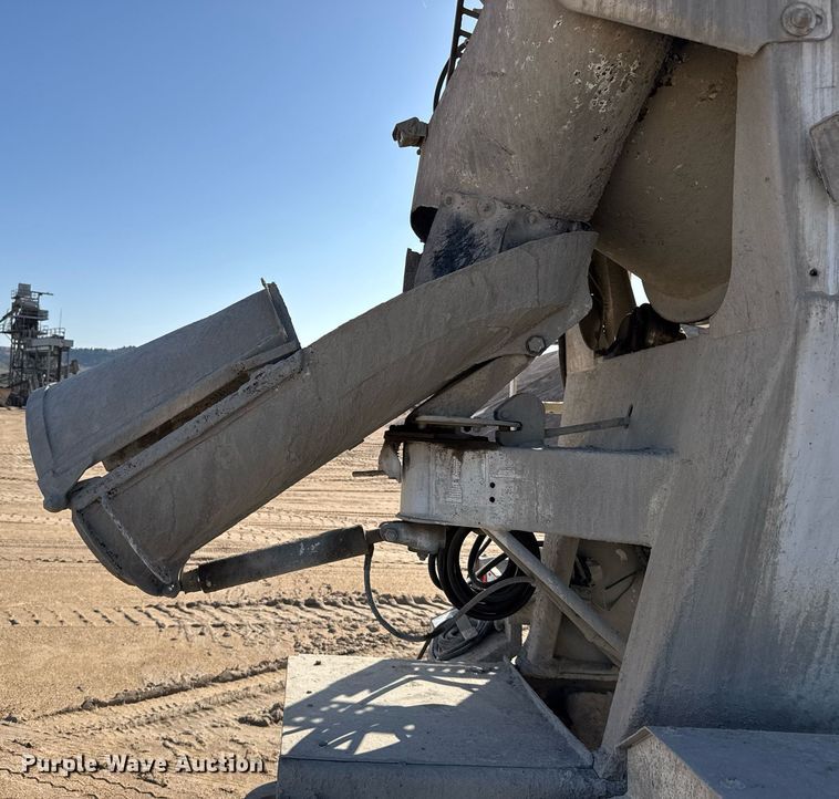 image for item EG6319 2001 Kenworth T800 ready mix truck