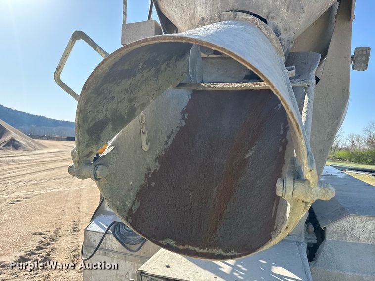 image for item EG6319 2001 Kenworth T800 ready mix truck