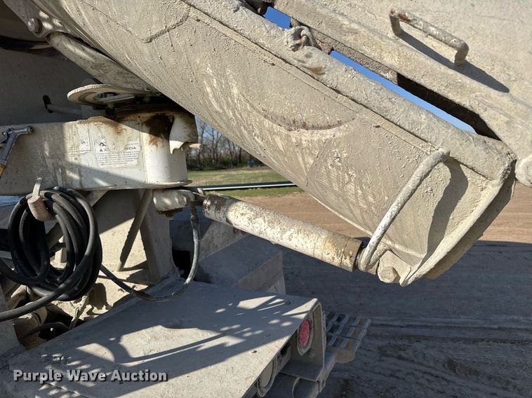 image for item EG6319 2001 Kenworth T800 ready mix truck