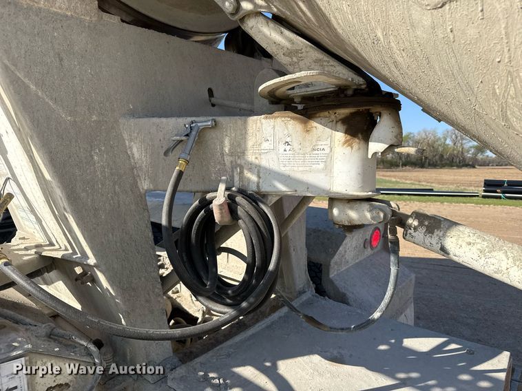 image for item EG6319 2001 Kenworth T800 ready mix truck