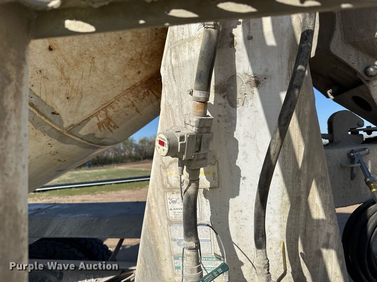 image for item EG6319 2001 Kenworth T800 ready mix truck