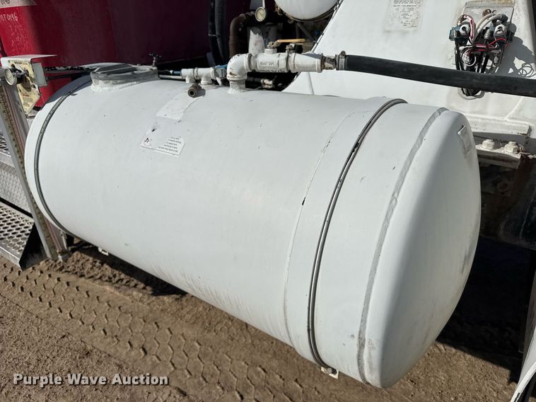 image for item EG6319 2001 Kenworth T800 ready mix truck