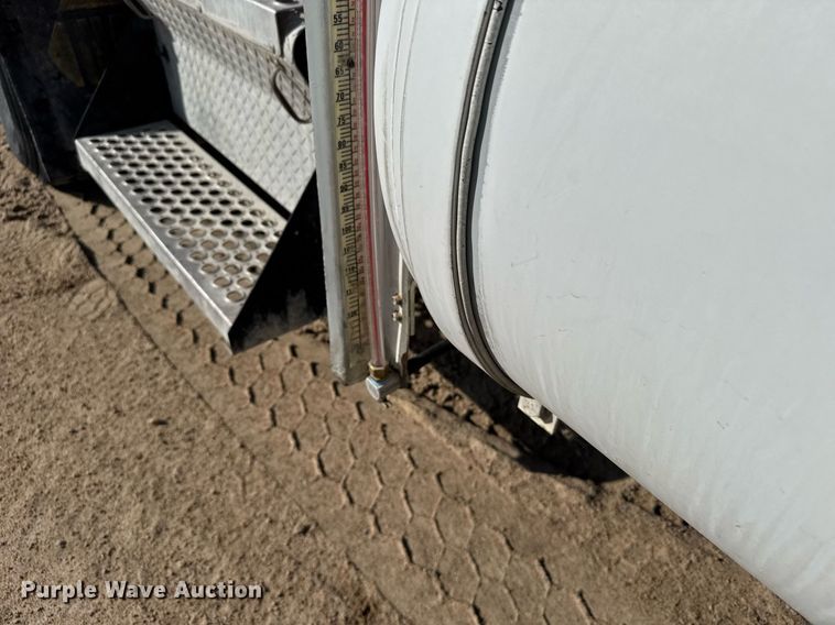 image for item EG6319 2001 Kenworth T800 ready mix truck