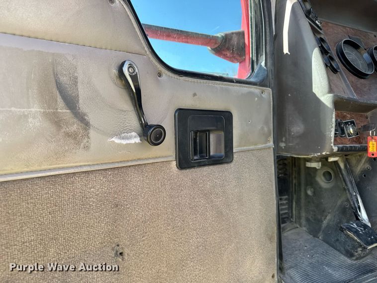 image for item EG6319 2001 Kenworth T800 ready mix truck