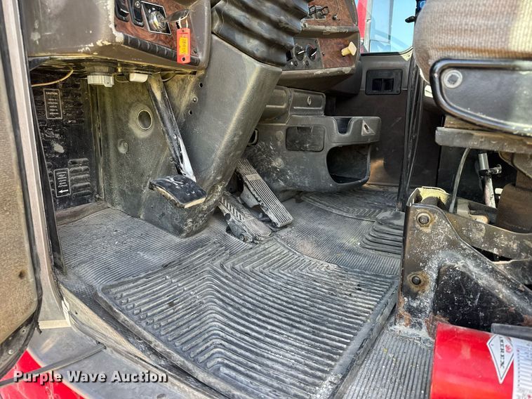 image for item EG6319 2001 Kenworth T800 ready mix truck