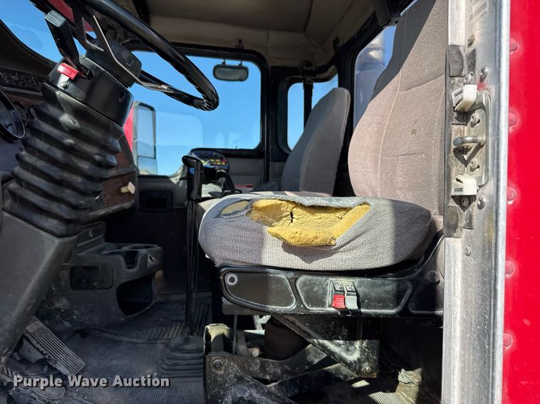 image for item EG6319 2001 Kenworth T800 ready mix truck