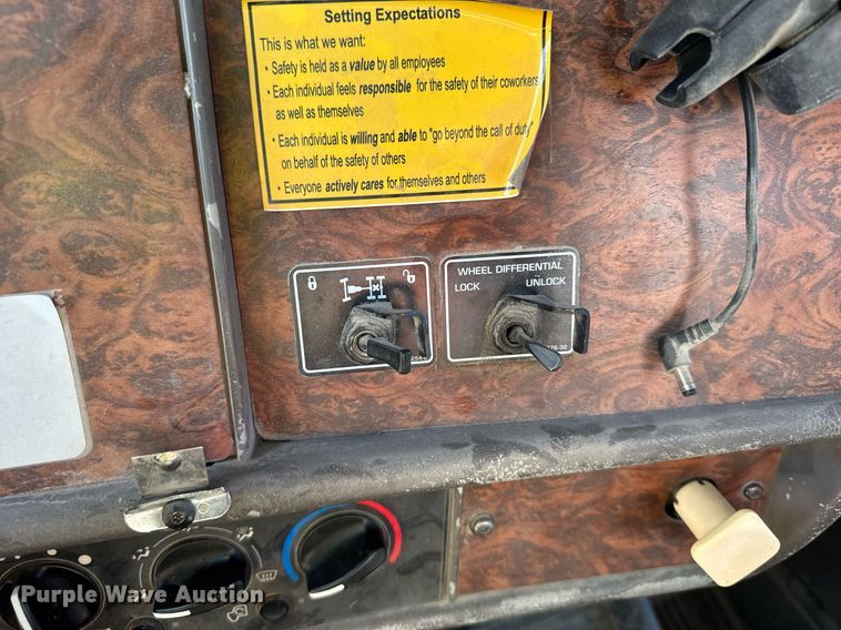 image for item EG6319 2001 Kenworth T800 ready mix truck