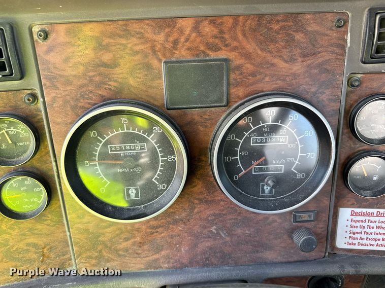 image for item EG6319 2001 Kenworth T800 ready mix truck