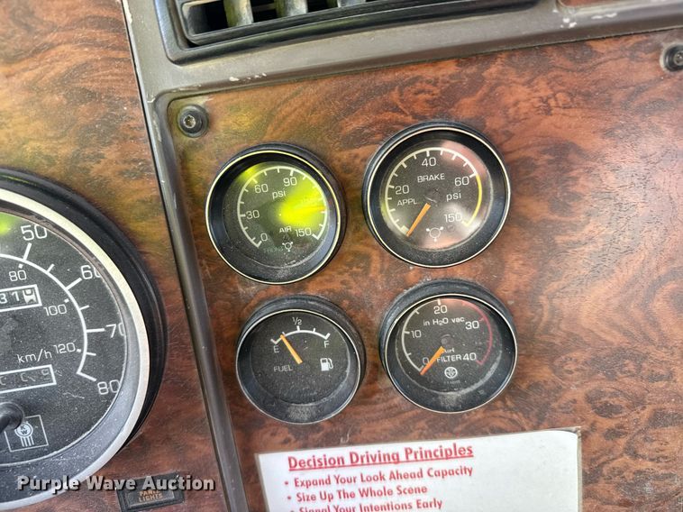 image for item EG6319 2001 Kenworth T800 ready mix truck