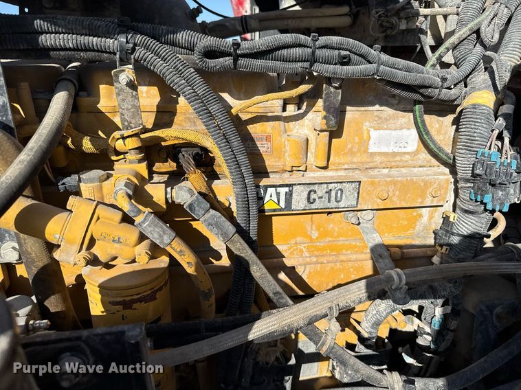 image for item EG6319 2001 Kenworth T800 ready mix truck