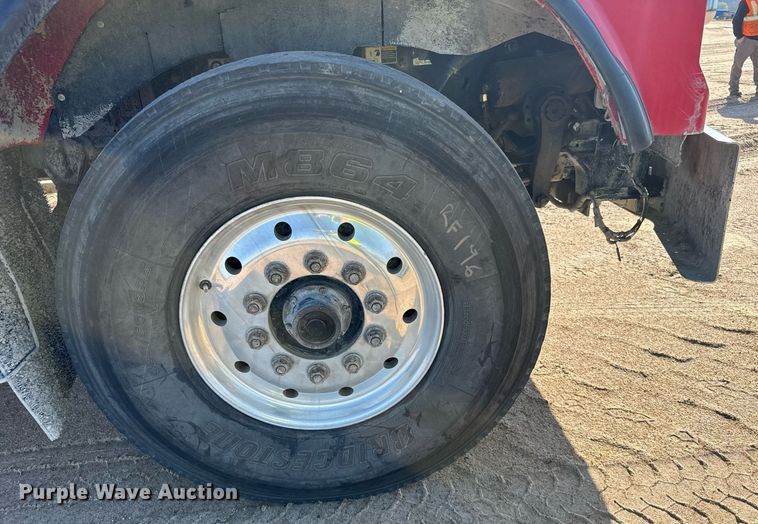 image for item EG6319 2001 Kenworth T800 ready mix truck