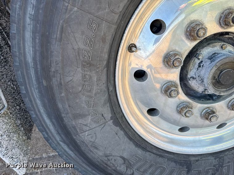 image for item EG6319 2001 Kenworth T800 ready mix truck