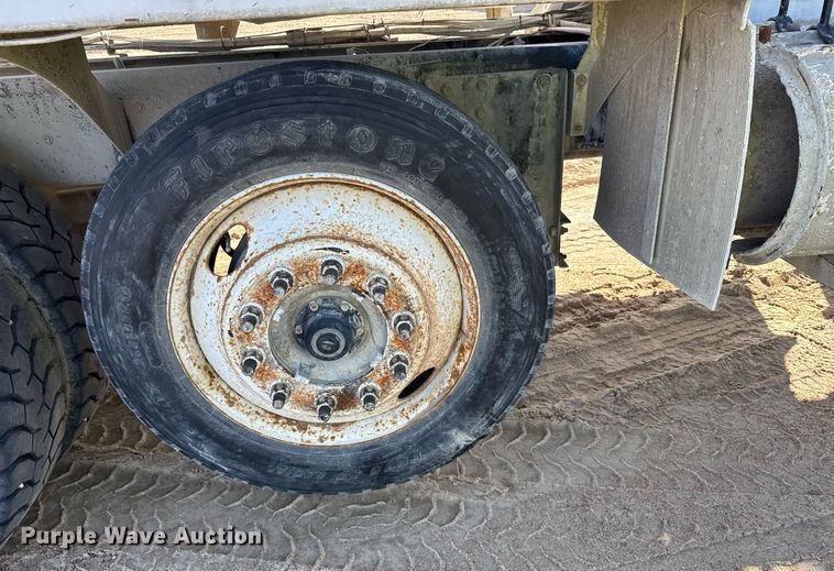 image for item EG6319 2001 Kenworth T800 ready mix truck